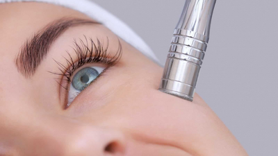 Microdermabraziunea - procedura‌ ‌care‌ ‌iti‌ ‌ reda‌ ‌stralucirea‌ ‌tenului