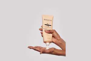 Balsam cu textura usoara pentru par ondulat si cret Kérastase CURL MANIFESTO Fondant Hydratation Essentielle, 250 ml