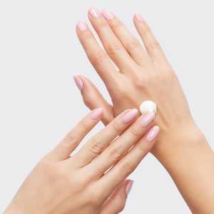 Crema hidratanta pentru maini si picioare OPI Nature Strong Moisture Mission Hand & Foot Cream, 250 ml